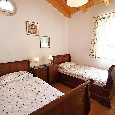 Holiday home Nika Mit Privatem Aussenwhirlpool Buici (Istria)
