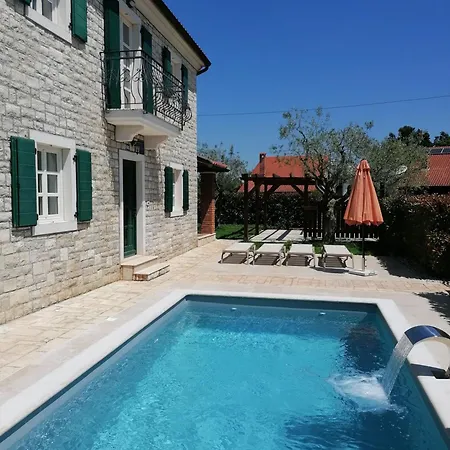 Holiday home Nika Mit Privatem Aussenwhirlpool Buici (Istria)