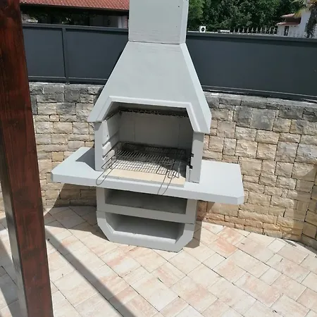 Holiday home Nika Mit Privatem Aussenwhirlpool Buici (Istria)